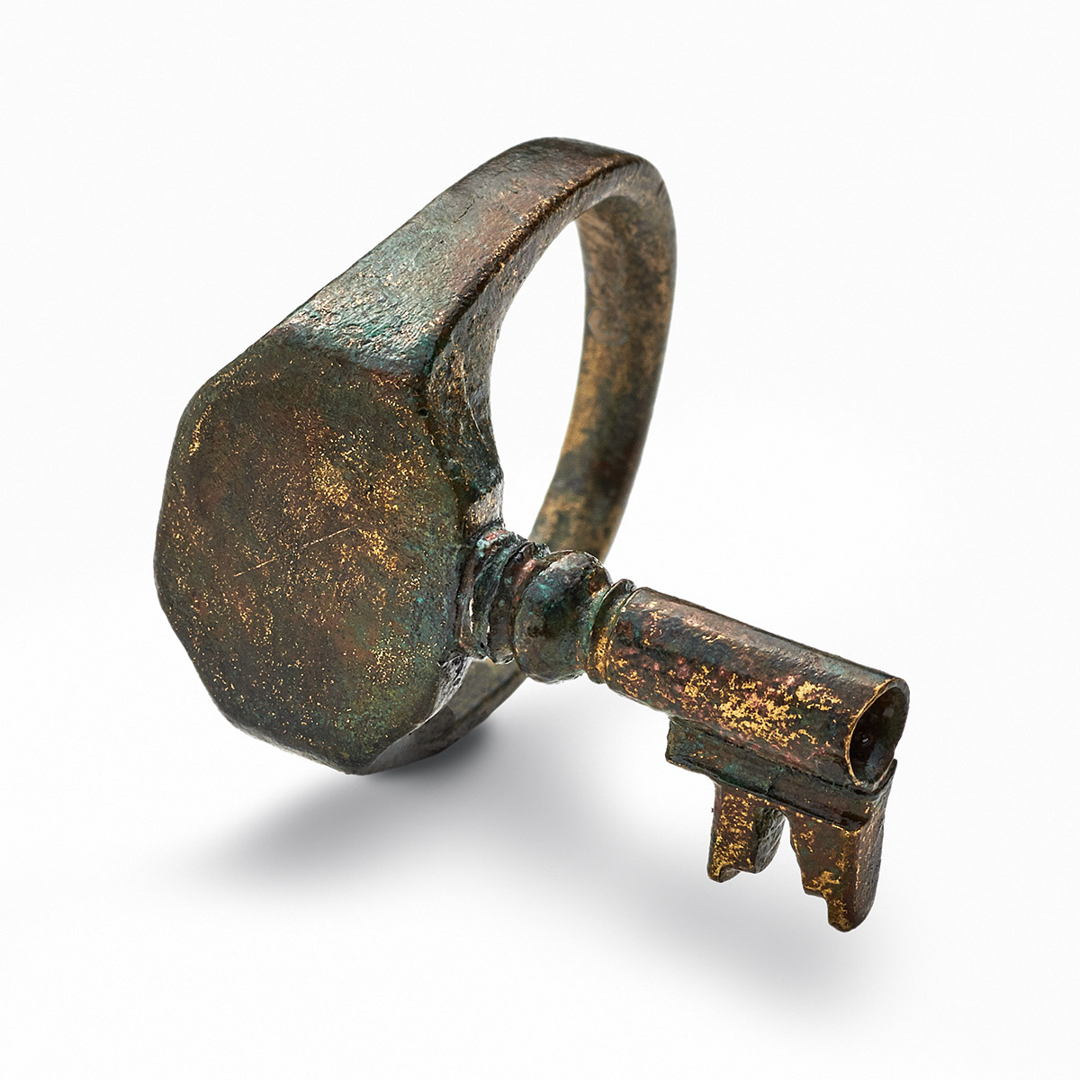 Schluesselfingerring_Bronze_Cles_2-3JhnChr_c_TLM_Plattner