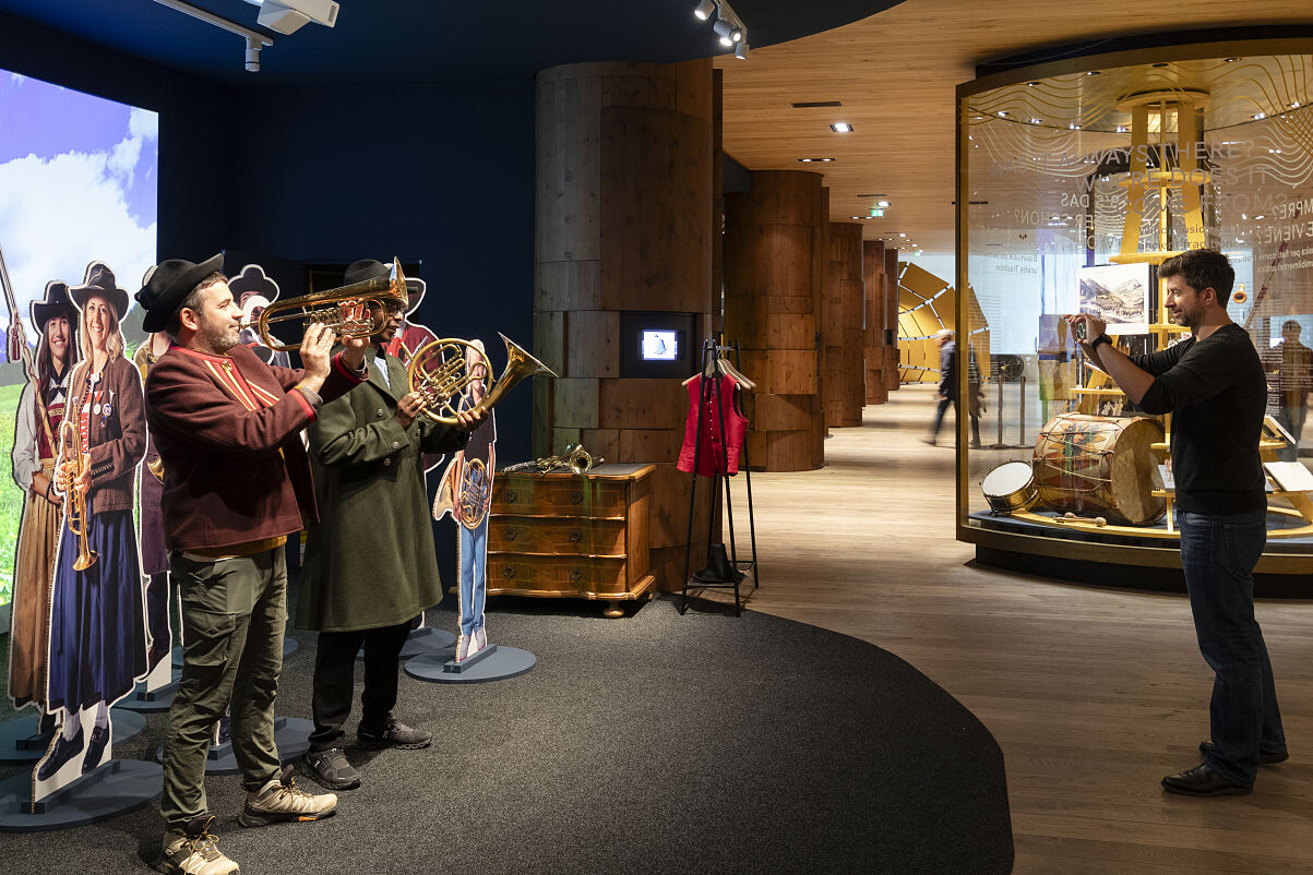 Einblicke in die Ausstellung: Was Blasmusik sein kann.